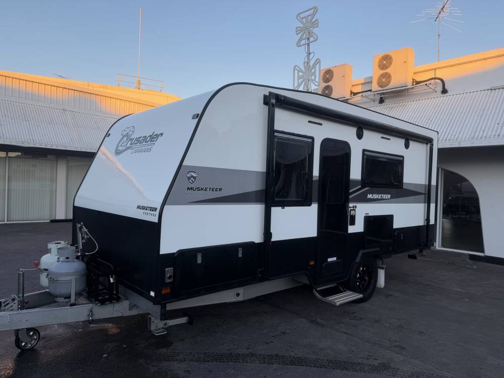 2023 CRUSADER Musketeer Porthos