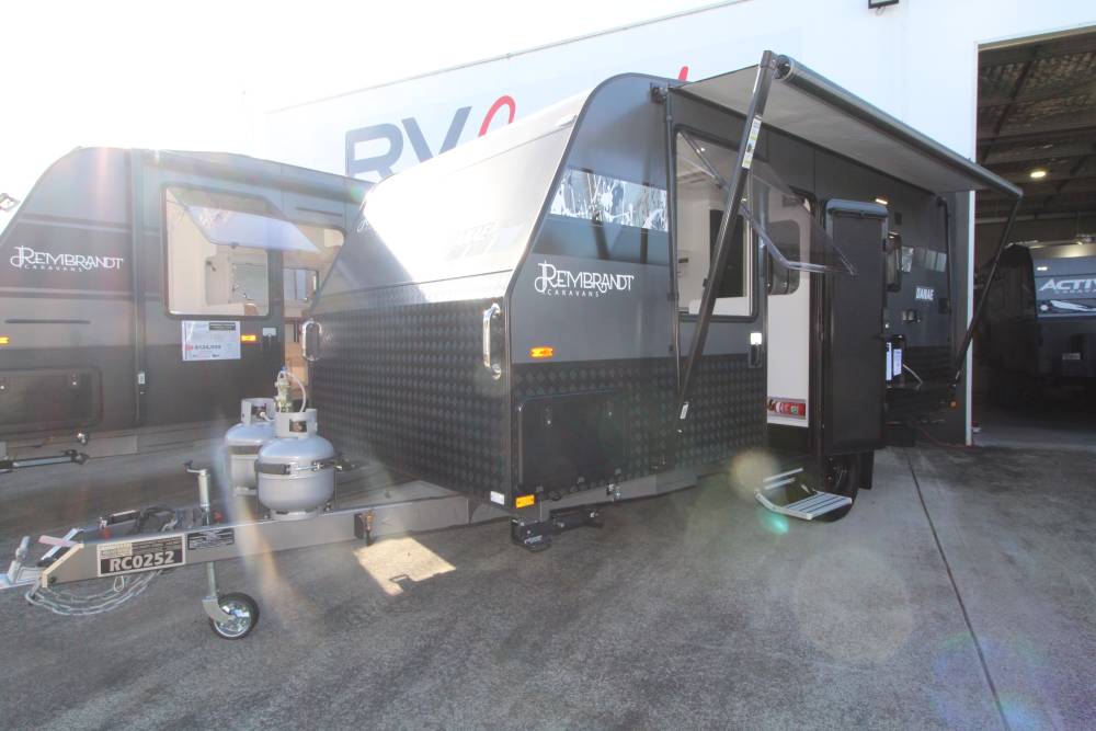2026 Rembrandt Danae Lx  17'6